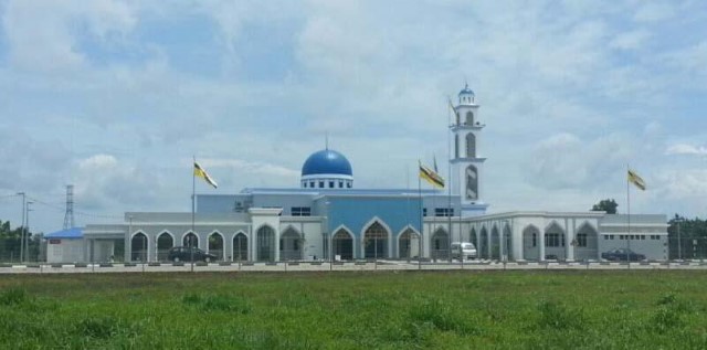 Masjid Duli Raja Isteri Pengiran Anak Damit terletak di Mukim Kilanas kira-kira 12 km dari Bandar Seri Begawan.