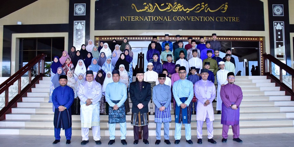 MAJLIS PENGUMUMAN KEPUTUSAN DAN PENYAMPAIAN CENDERAMATA MUSABAQAH MENGHAFAZ AL-QURAN BERSERTA PEMAHAMANNYA PERINGKAT SEPARUH AKHIR KEBANGSAAN TAHUN 1446 HIJRAH 